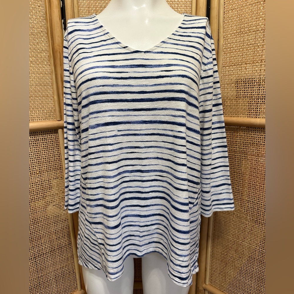 Chicos size Medium (1) Blue White soft Cotton quarter length sleeve shirt